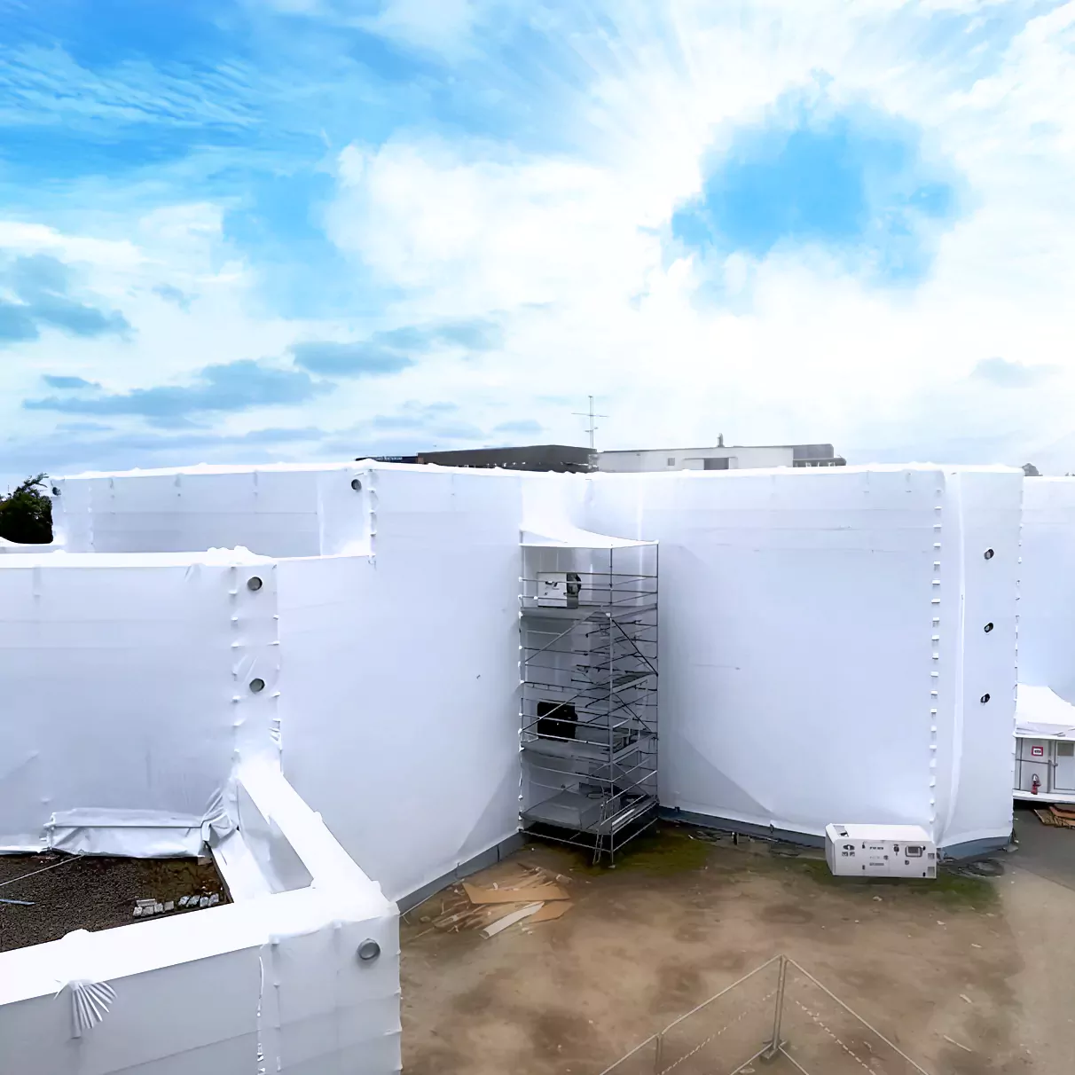 Mise en oeuvre confinement thermo retractable pour désamiantage